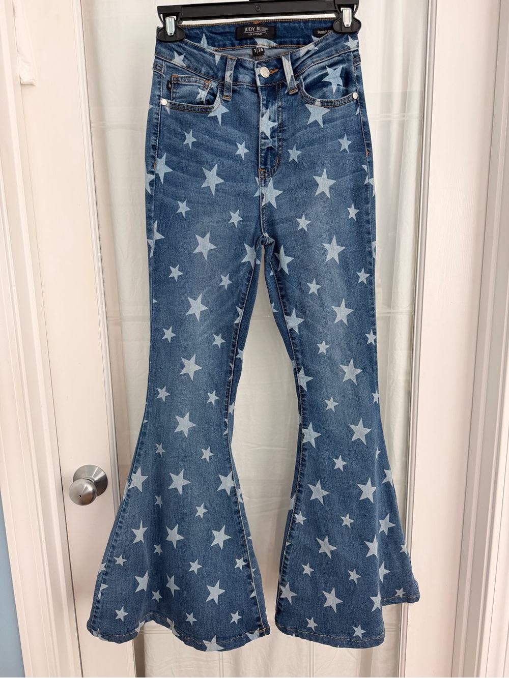 Judy Blue super flare hi-rise star print denim jeans size 1/25 hemmed